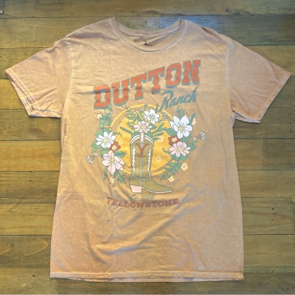 Yellowstone Dutton Ranch Tee with flowers and boot western graphics in tan, pink - Picture 9 of 9